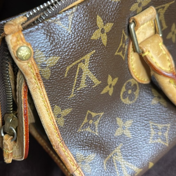 LOUIS VUITTON PURSE - Picture 3 of 7